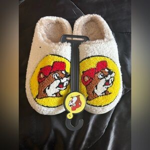 Buc-ee’s Plush Slippers Small US 5–6 New With Tag